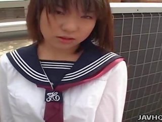 Japonesa joven hija chupa phallus sin censura
