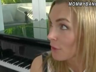 Mladistvý prichytené ju gf allie jebanie ju prsnaté klavír učiteľka