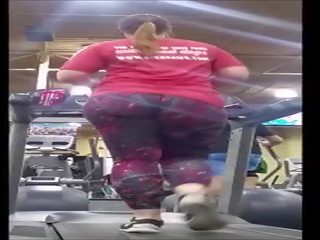 Jiggly плячка блондинки pawg на treadmill