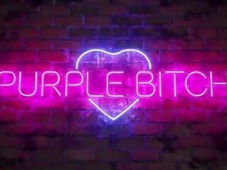 Lojë kostumesh i ri ka i parë seks me një fan nga purple shoqërues