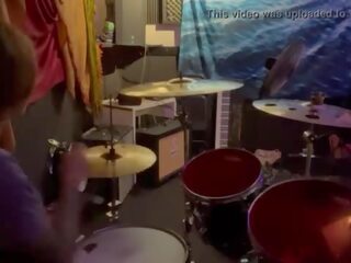 Felicity feline drumming en son lockout