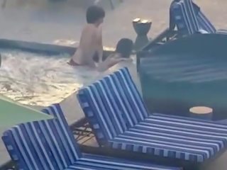 Сексо na piscina
