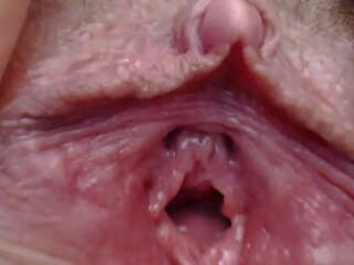 Amatore i madh klitorisi fërkim orgazëm në closeup kamera kompjuterike
