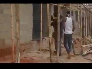 Afrikansk nigerian ghetto buddies gangbang en jomfru / første del