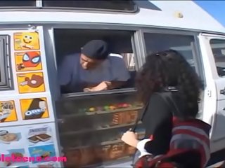 Gullibleteens.com icecream truck tinedyer bata babae puffy itim buhok