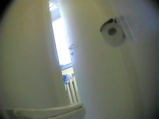 Kencing dalam tandas 6158