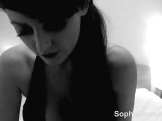 Povekas brittiläinen pornotähti sophie dee masturboi varten sinua sisään musta ja valkoinen