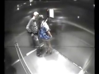 Asyik seksi untuk trot pasangan apaan di lift - 
