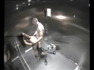 Bersemangat panas kepada trot pasangan fuck dalam elevator - 