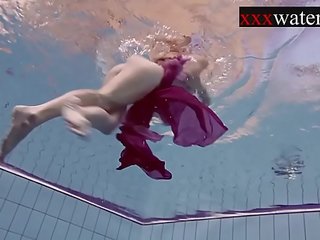 สูบบุหรี่ เหลือเชื่อ รัสเชีย หัวแดง ใน the สระว่ายน้ำ <span class=duration>- 7 min</span>