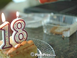 Pornpros - cassidy ryan celebrates ji 18th narozeniny s cake a johnson