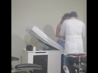 Puta colombiana se coge al doktori