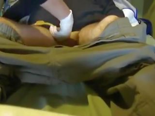 Enfermeira bate uma punheta para o tetraplegico
