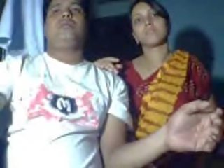 DELHI wali erotic Bhabi in saree exposed by husband for money