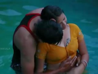 Elite mamatha romantiek met jongeling companion in zwemmen pool-1